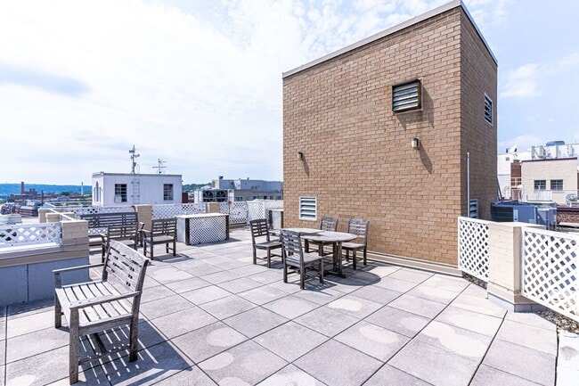 Building Photo - Beautiful One Bedroom in the Heart of Foggy Bottom| Water and Gas Included!