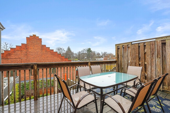 Building Photo - 343 Greenwich Ave