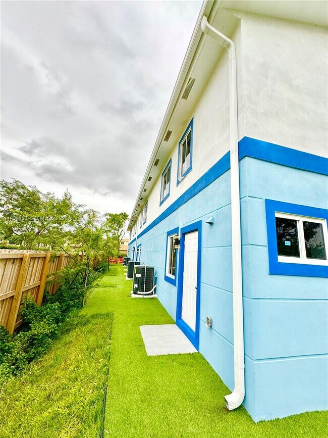 Building Photo - 928 NW 2nd St