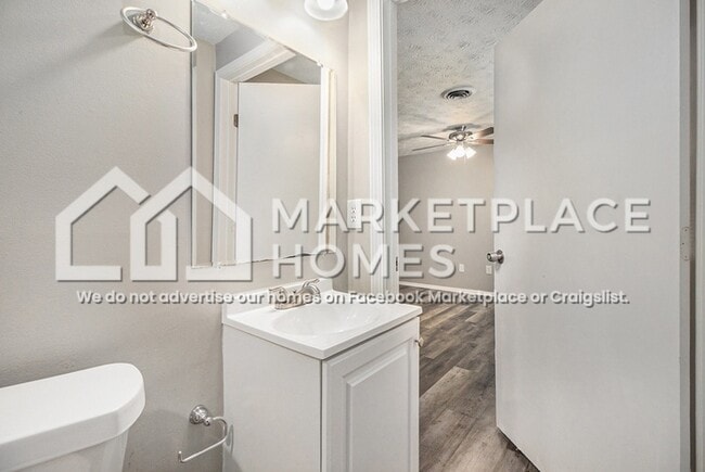 Building Photo - 1570 Meadowview Dr