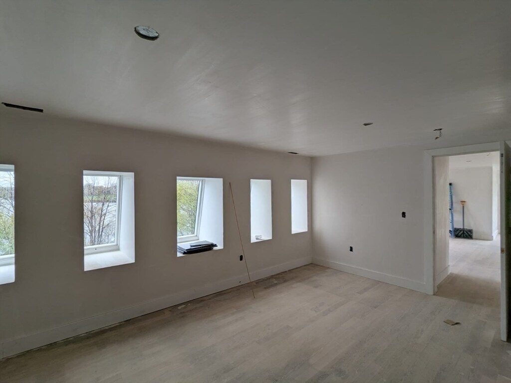 Building Photo - 105 Shore Dr
