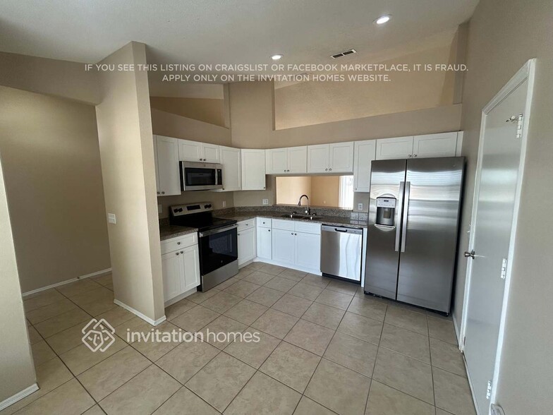 Building Photo - 5261 English Dr