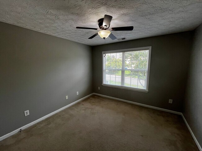 Building Photo - Modern Amenities. Urban Location. Sophisti...