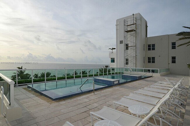 Building Photo - 101 S Fort Lauderdale Beach Blvd