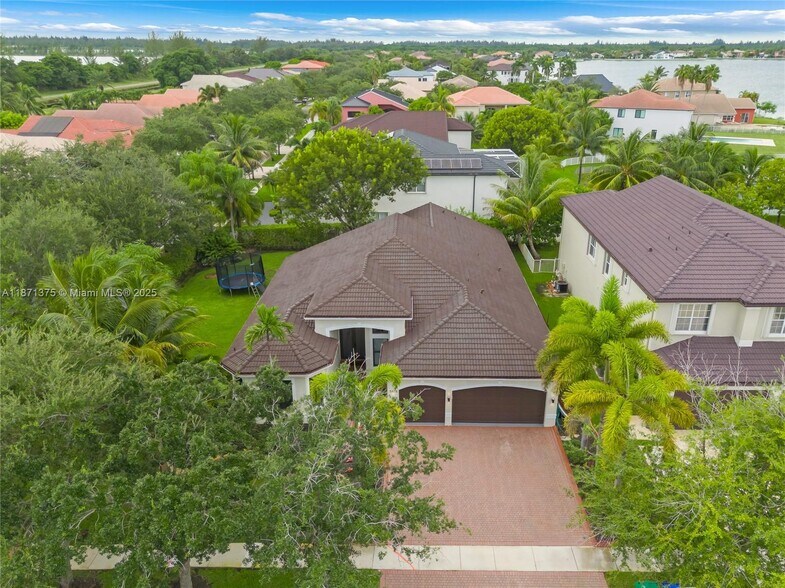 Building Photo - 5478 SW 189th Ave