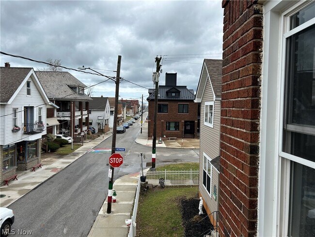 Building Photo - 1311 W 69th St