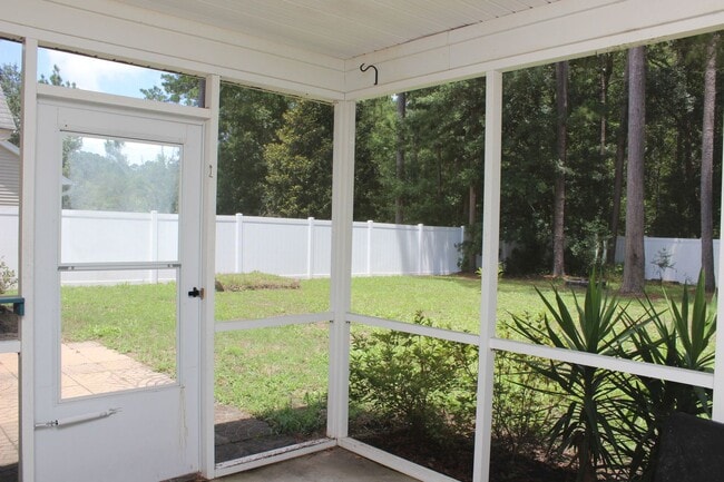 Building Photo - Ranch Home w/ Privacy Fence