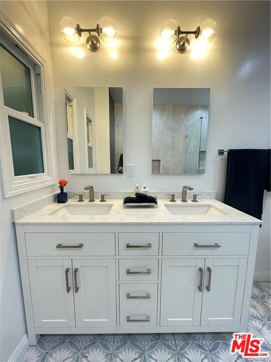 Building Photo - 601 Sweetzer Ave