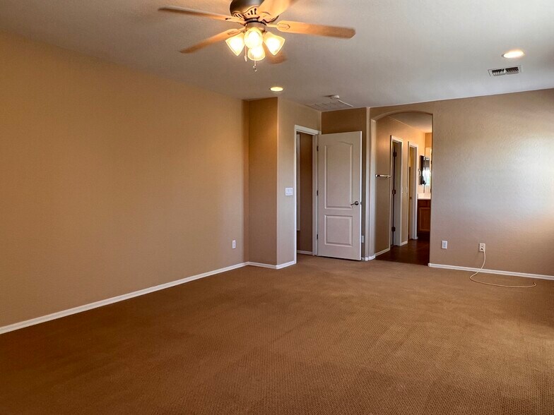 Building Photo - 6631 S Classic Way