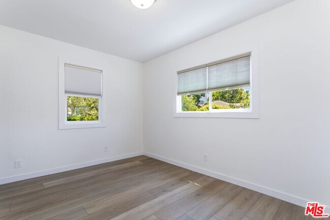 Building Photo - 336 Rennie Ave