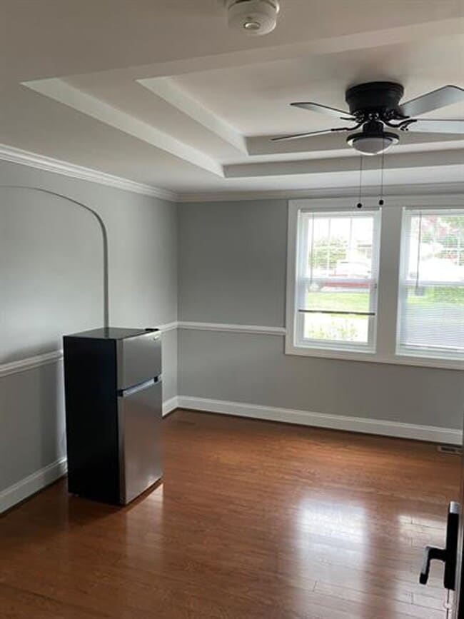 Building Photo - 4319 Kenwood Ave