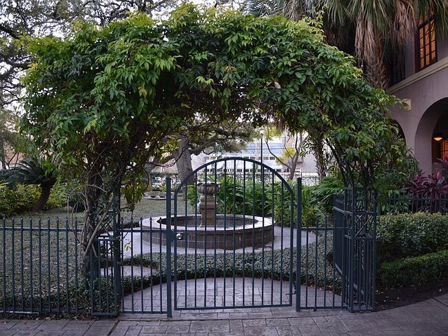 Private Garden and Fountain Access - 2700 Albany St