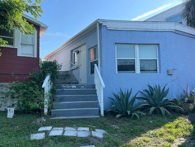 Building Photo - 1316 E Gore St