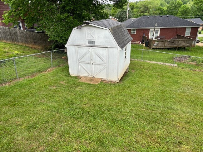 Building Photo - 402 Susannah Ave