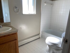 Building Photo - 2 Bedroom Condo in Clinton Township