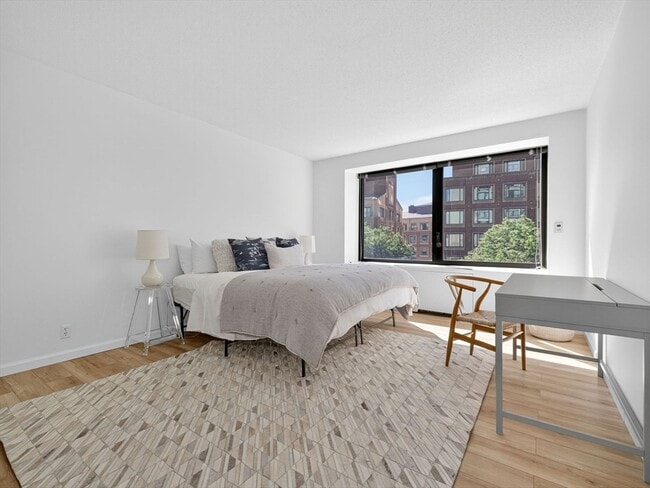 Building Photo - 65 E India Row