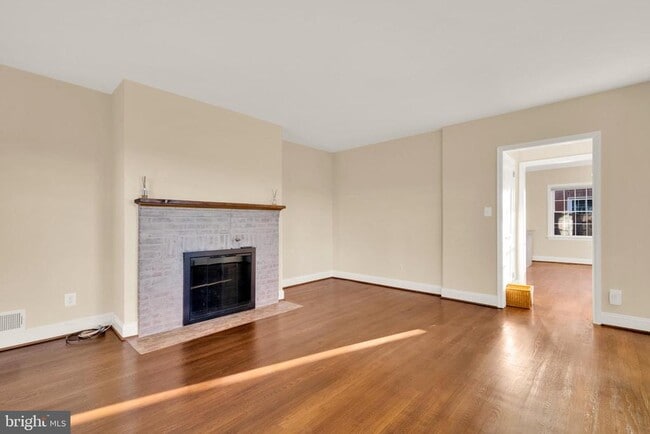 Building Photo - 805 31st St S