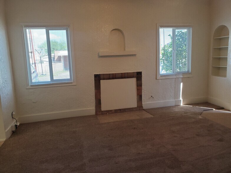 Building Photo - 1141 E Elm St