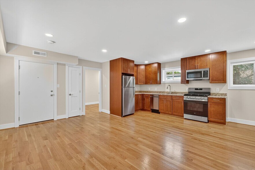 Building Photo - 4438 B St SE