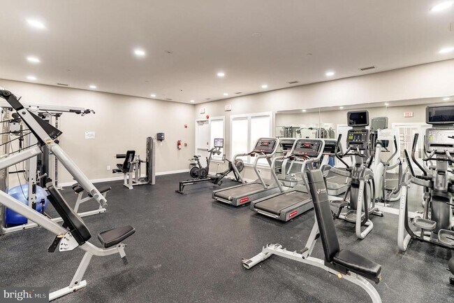 Building Photo - 1719 Ascot Way