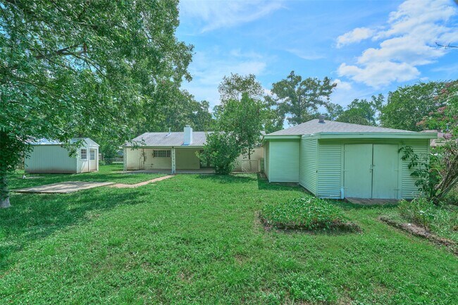 Building Photo - 24411 Pine Canyon Dr