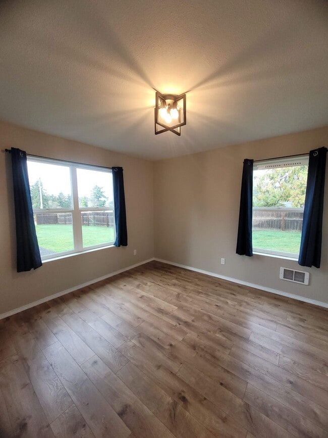 Building Photo - 1218 W Spruce St