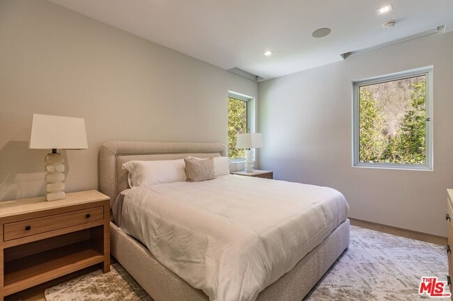 Building Photo - 1895 Rising Glen Rd