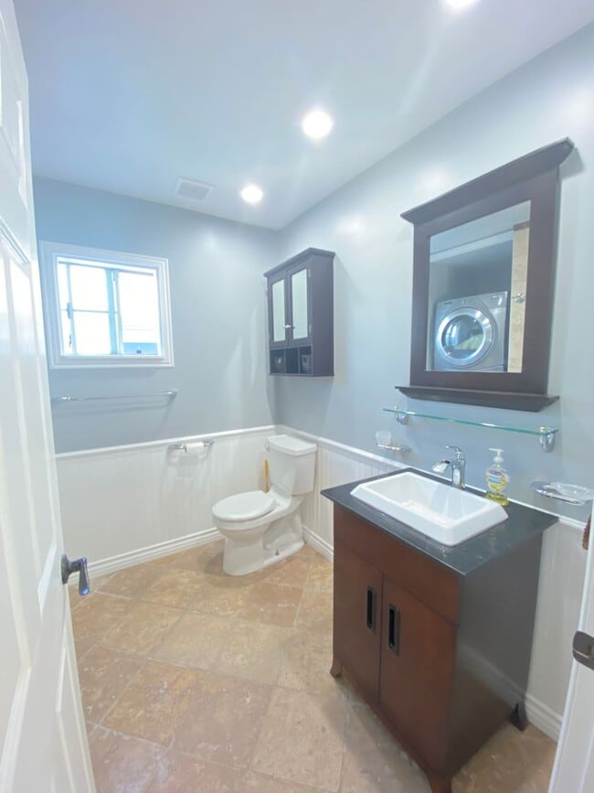 Building Photo - Remodeled 3 bed, 3 bath home on East end of Simi Valley