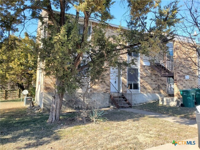 Building Photo - 209 Oak Trail Dr