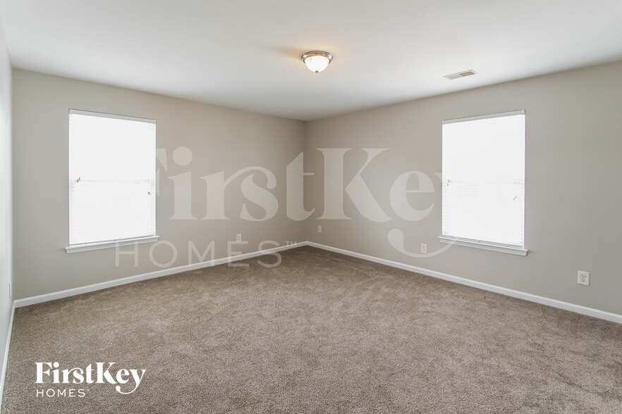 Building Photo - 113 Summer View Rd