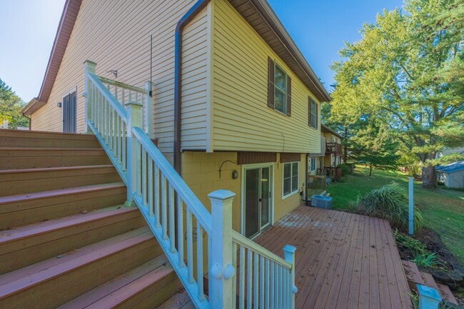 Building Photo - 657 E Heather Dr