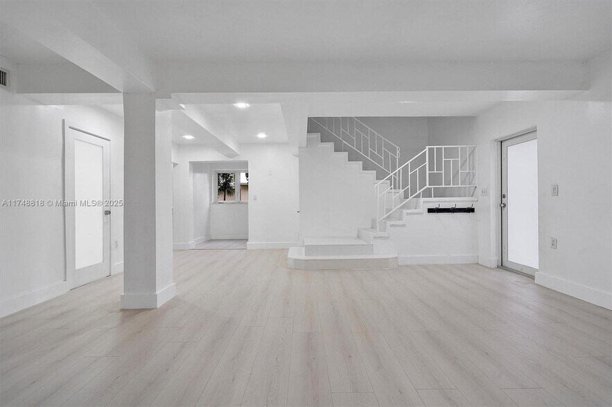 Building Photo - 600 Surfside Blvd