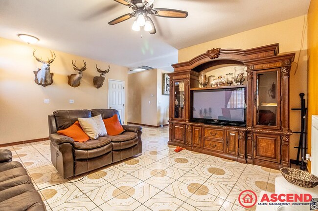 Building Photo - Comfortable 3BD/2BA Home in Tulare's 93274 — Move-In Ready!