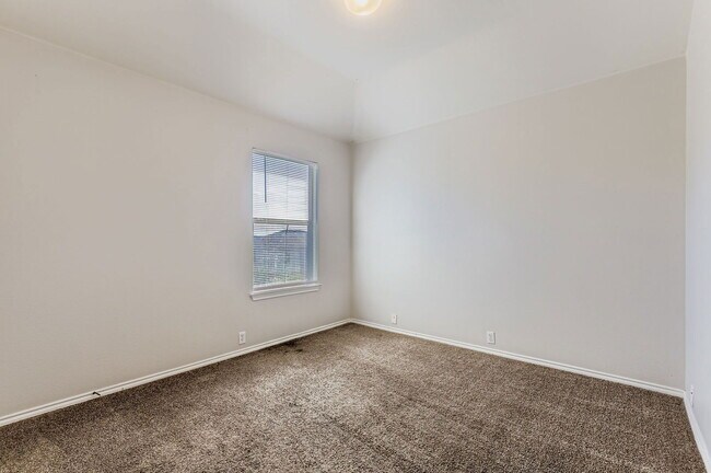 Building Photo - 924 Melted Candle Cove