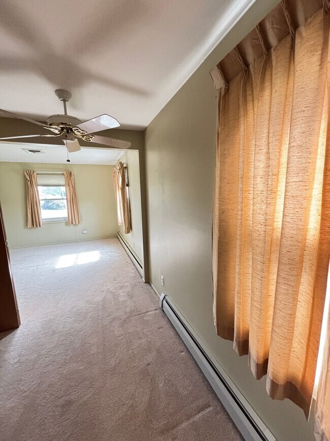 Building Photo - Spacious 3br Home for rent located in Whitehall, Echo Heights!