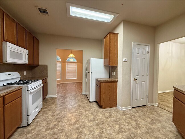 Building Photo - 14802 Fir Knoll Way