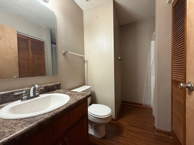 Building Photo - 2 story townhome on Hilaman golf course!