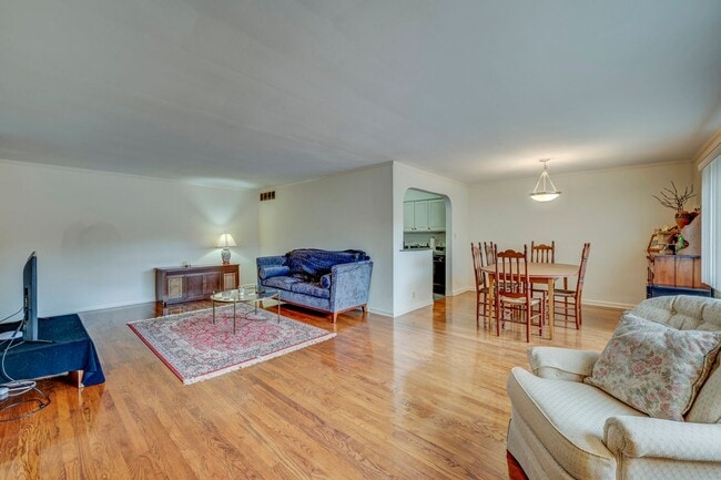Interior Photo - Uptown Shaker Apartments
