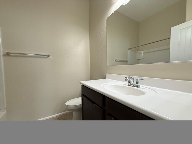 Building Photo - 2725 E Mine Creek Rd