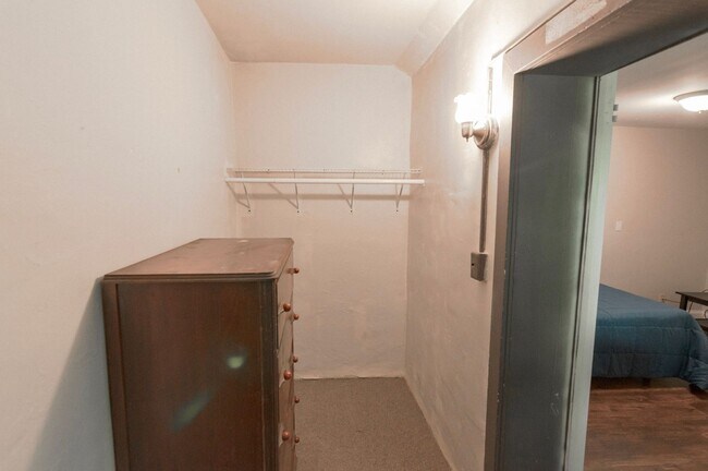 Building Photo - Two Bedroom Two Bath 112 Quarry