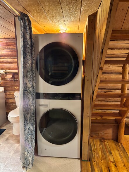 Building Photo - 973 Blue Lake Ln