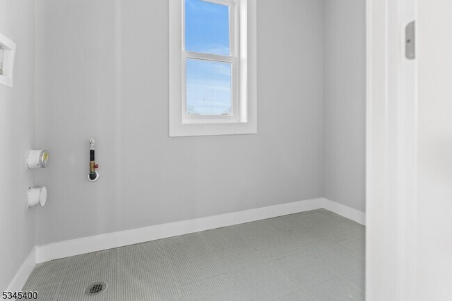 Building Photo - 908 S Park St