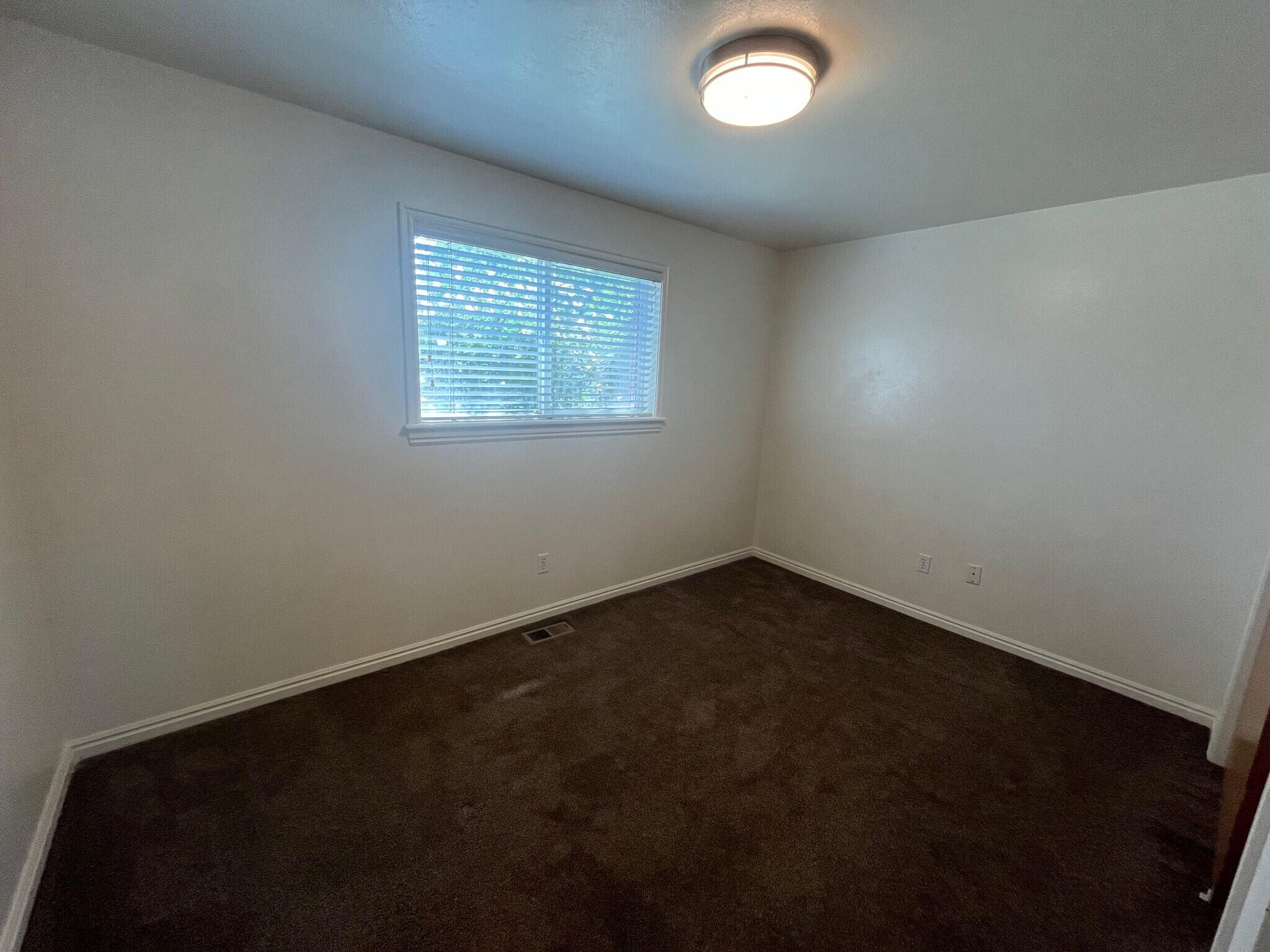 Building Photo - 171 E 850 S