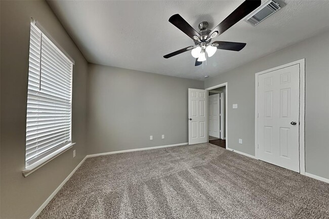 Building Photo - 8523 Discus Dr