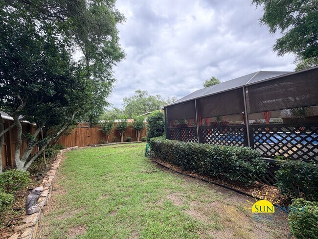 Building Photo - Stunning 3 Bedroom Home in Valparaiso with In-ground pool!