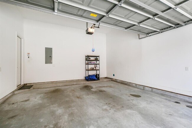 Building Photo - 1523 Hickory St