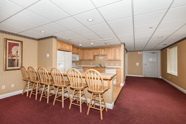 Building Photo - 1515 N Van Buren St