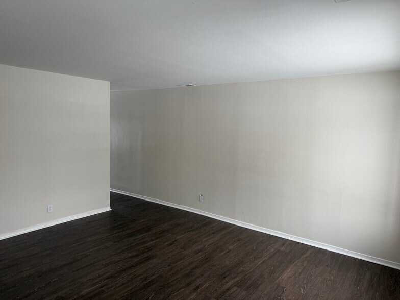 Building Photo - 3 S Victoria Ln