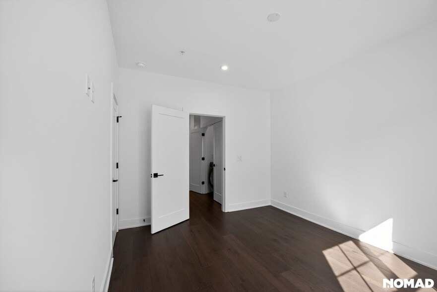 Building Photo - 201 New St