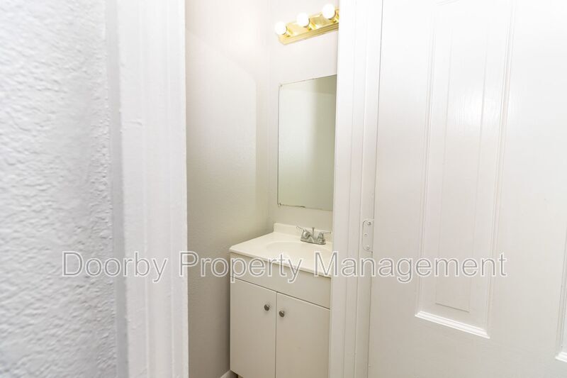 Building Photo - 1446 Bradt St